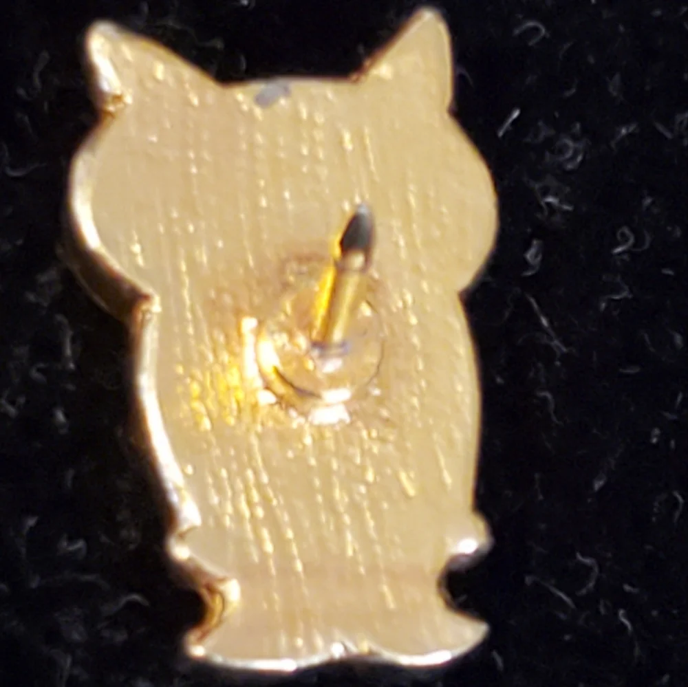 Goldtone owl pin red and green